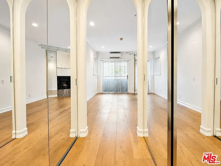 342 N Palm Dr #201 — Photo 21