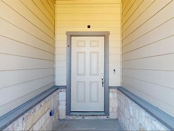 3rd image of 5219 Montague Loop