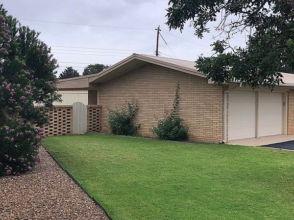 3rd image of 320 Sunland Dr