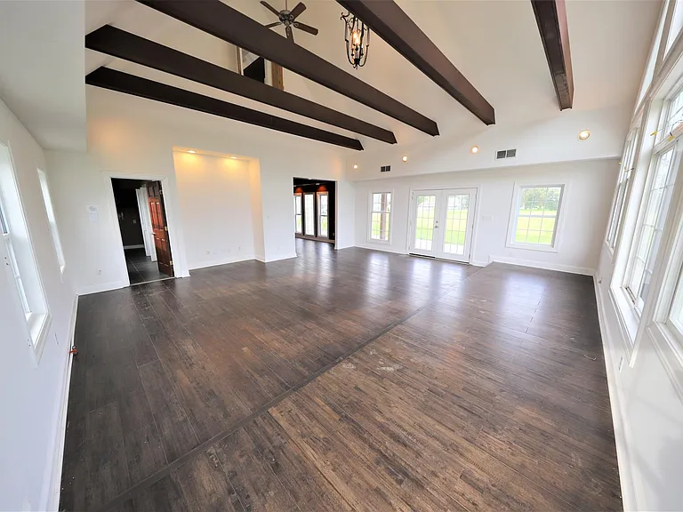 6891 Rings Rd — Photo 6