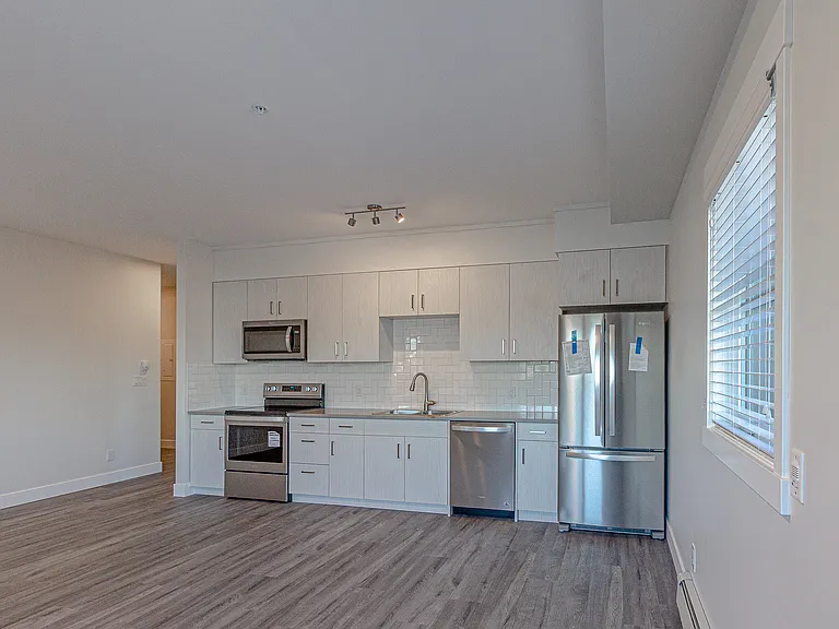 305 14th Ave NE #201 — Photo 9