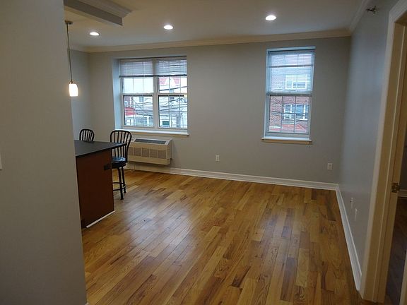 4th image of 3242 55th St #2F