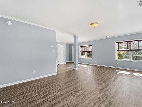 3rd image of 400 Country Club Road