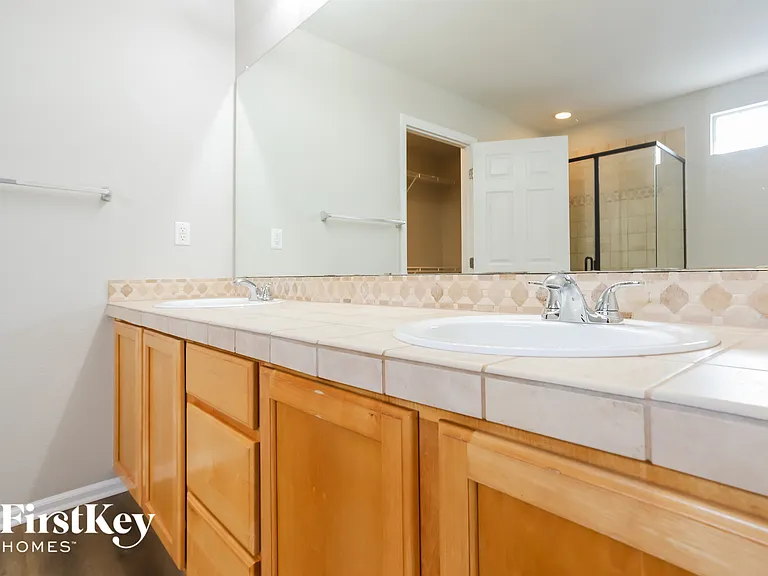 5047 Orleans Ct — Photo 12