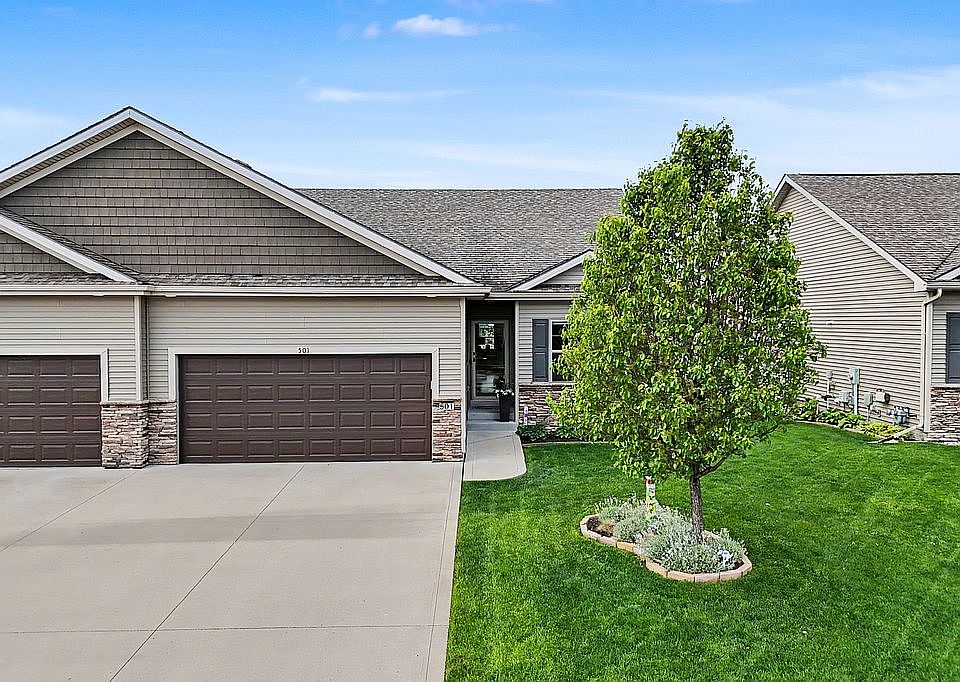 1st image of 501 NW Autumn Crest Dr