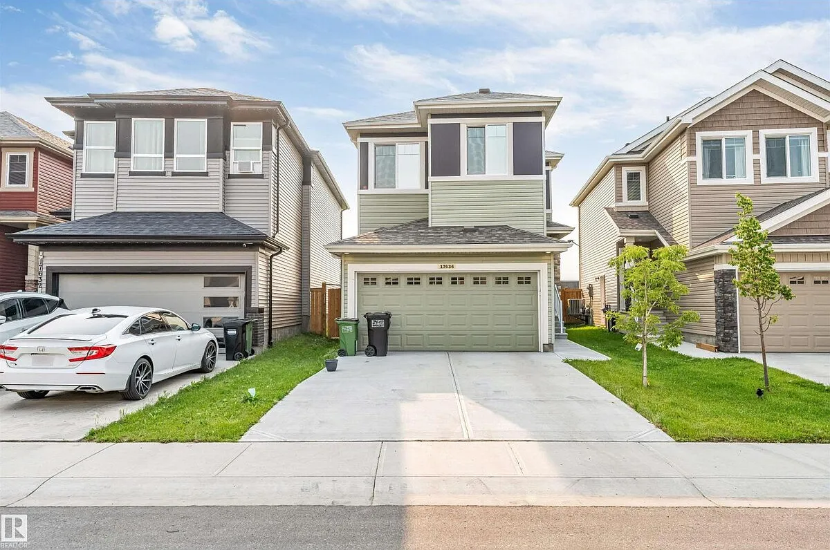 SF349 3 Bed | 2.5 Bath Detached Home in Cy Becker, NE Edmonton | 17636 49 Street NW — Photo 2