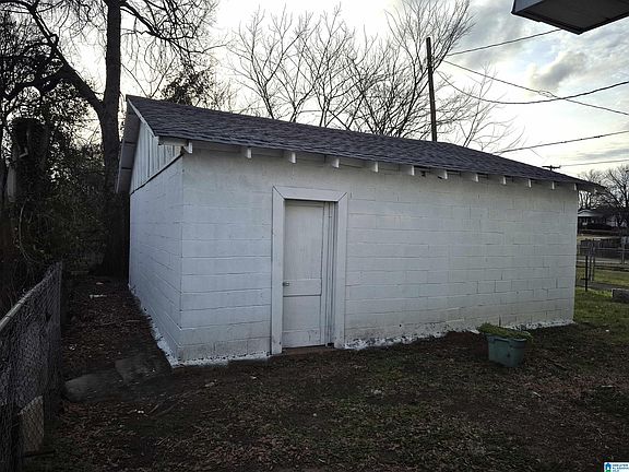 5th image of 1177 Hall St