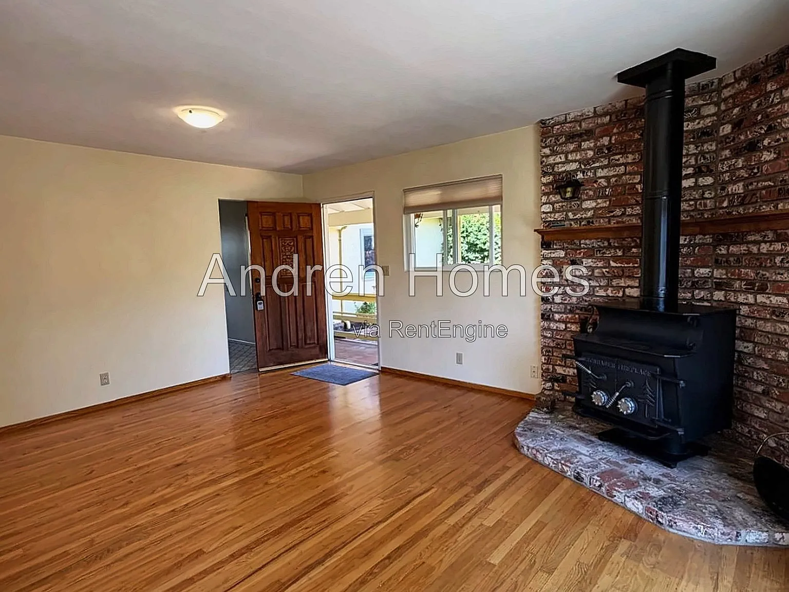 2 bed, 2.0 bath, 1100 sqft, $3,400 — Photo 2