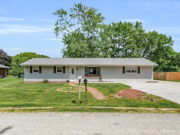 305 Paul St, Villa Grove, IL 61956