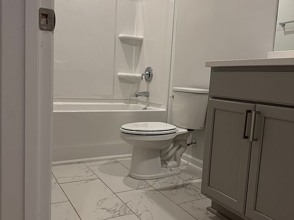 4th image of 6018 Gardner Maples Dr