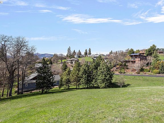 2nd image of 105 Alta Vista Rd