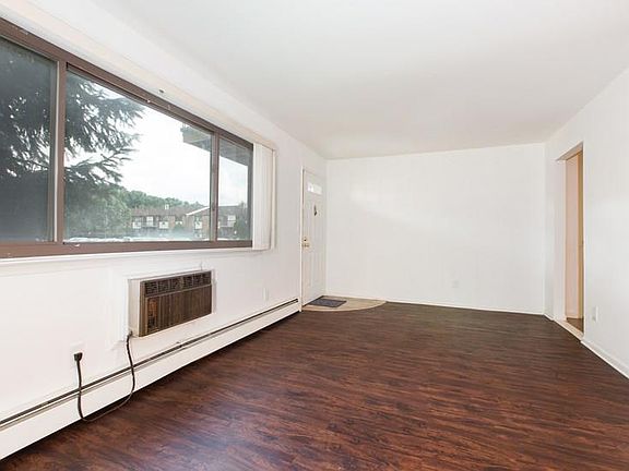3rd image of 625 Cricket Ln #625