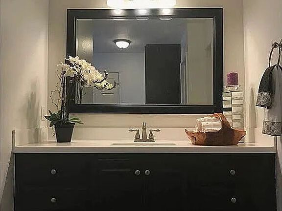 4th image of 5420 Sylmar Ave #2201
