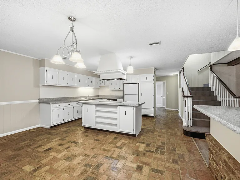 1906 Elaine Ave — Photo 11