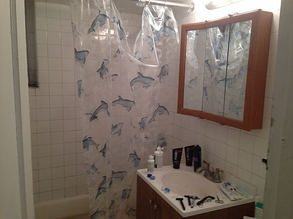 5th image of 302 E 3rd St APT 1E