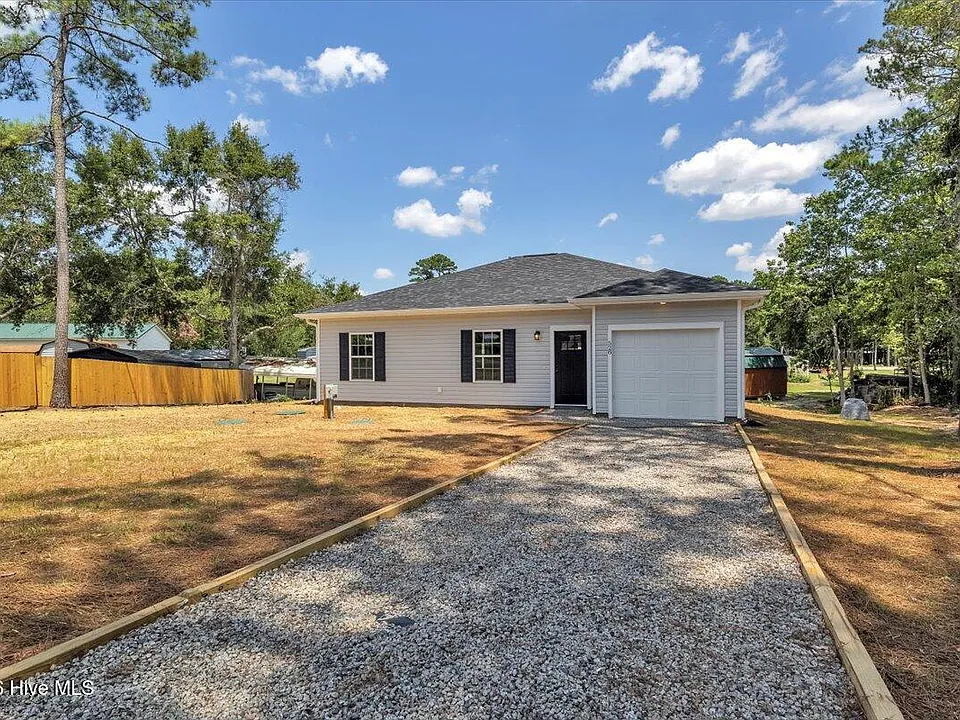 528 Mary Lou Ln SW
