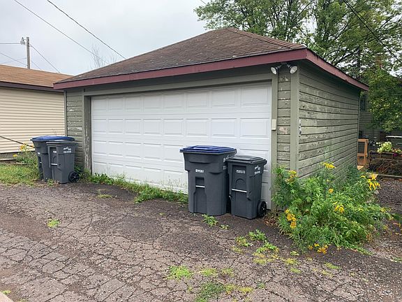 3rd image of 1023 E 8th St