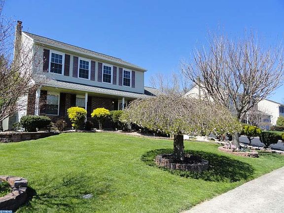 3rd image of 424 Cambridge Ln