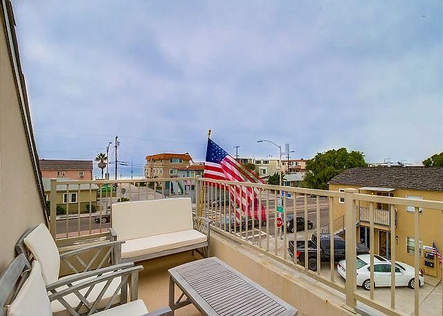 1st image of 805 El Carmel Pl