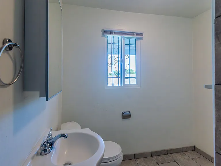 1743 La Brea Residences — Photo 14