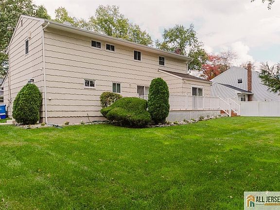 3rd image of 8 Desmet Ave