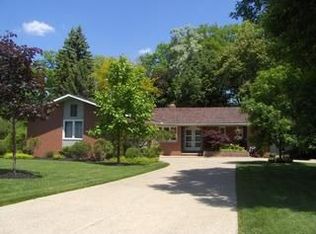 9295 Whitewood Rd, Brecksville, OH 44141