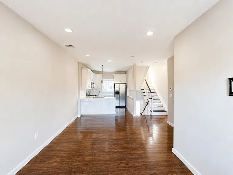 145 Hawthorne St — Photo 6