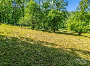 607 Walnut Cove Rd, Hendersonville, NC 28739