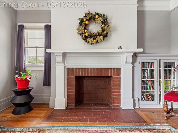 5th image of 15458 Wabash St