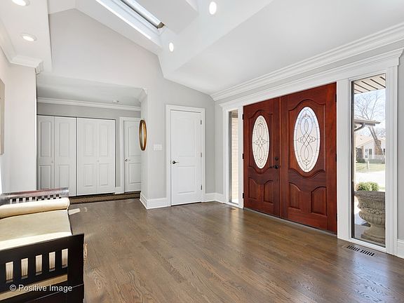 3rd image of 321 Basswood Dr