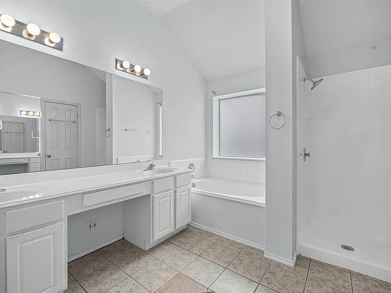 11304 Avering Ln — Photo 17