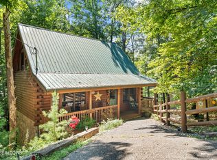 656 Forest Dr, Pigeon Forge, TN 37863