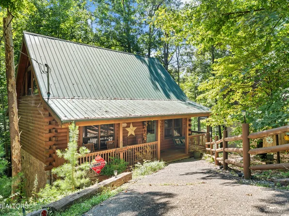 656 Forest Dr, Pigeon Forge, TN 37863