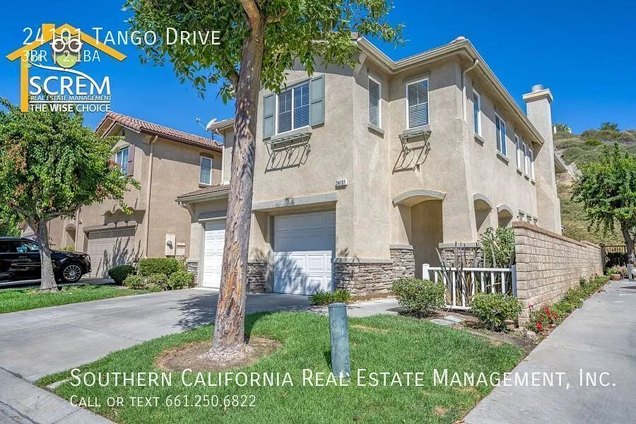 Tesoro Home in Valencia with Three Bedrooms and Office — Photo 2