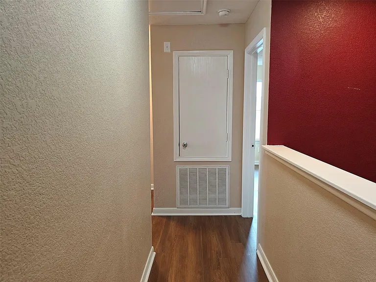 7915 Moss Springs Ct — Photo 33