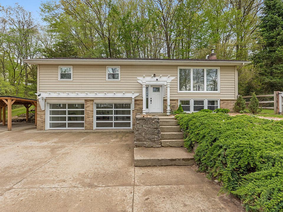 1st image of 10958 Grand River Dr SE