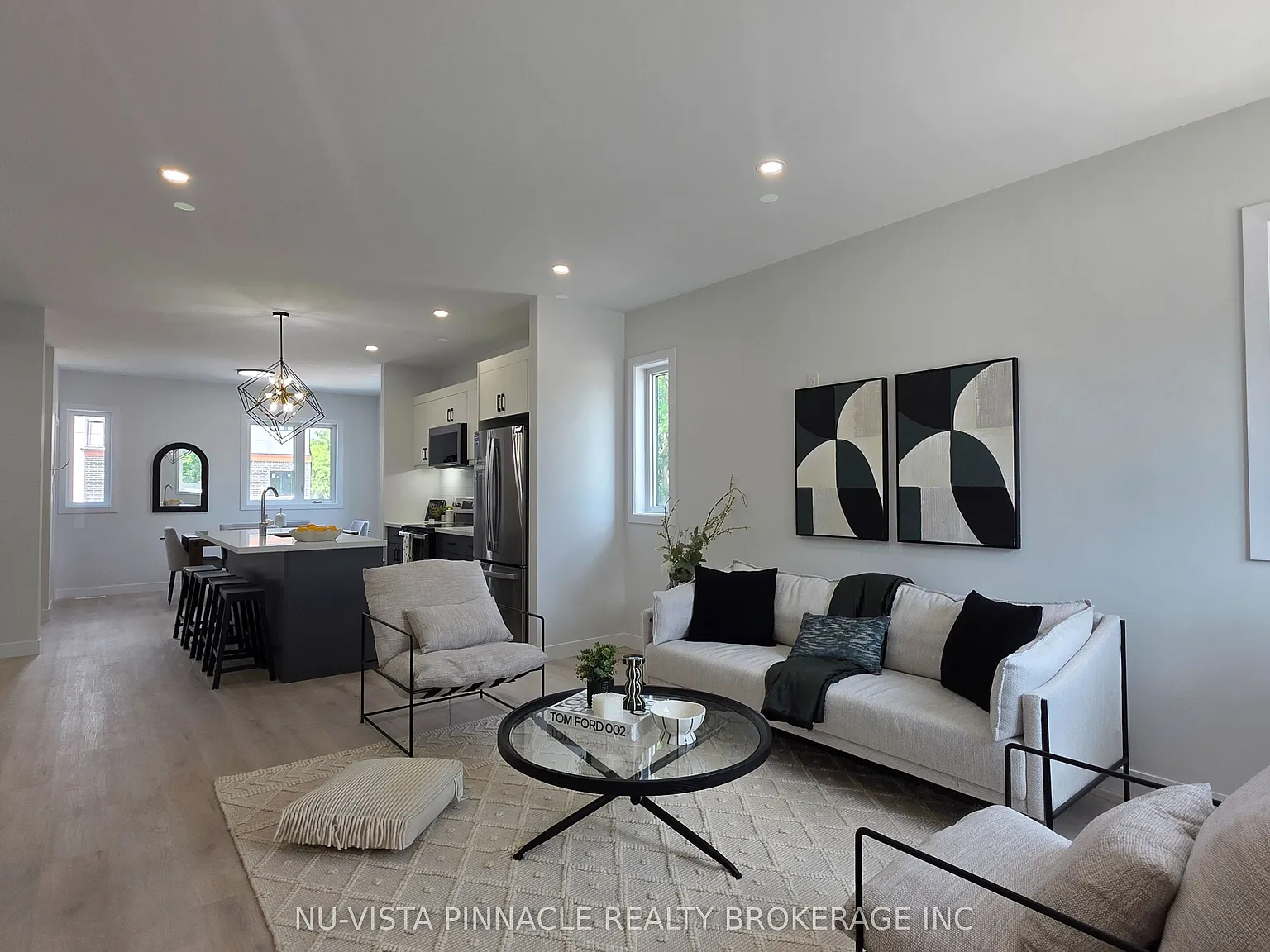 1208 Fanshawe Park Rd E — Photo 3