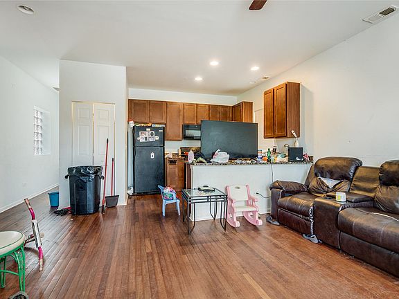 4th image of 8036 S Kingston Ave