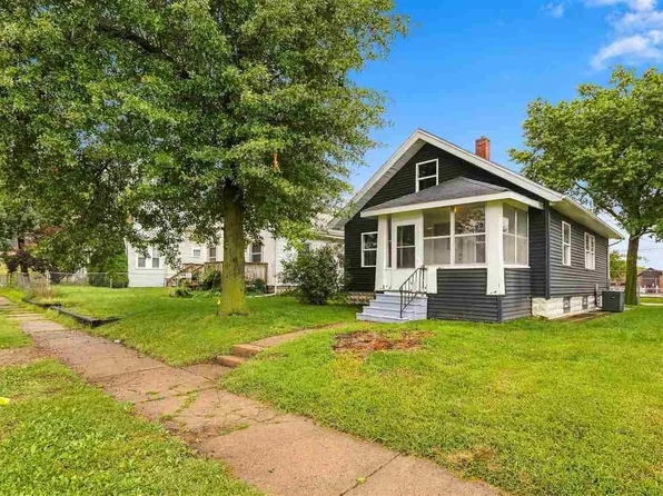 1144 C Ave NW, Cedar Rapids, IA 52405