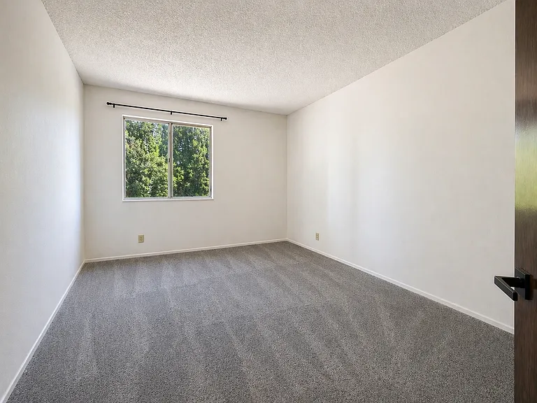 306 Chumalia St — Photo 9
