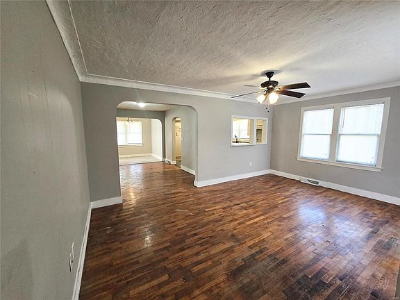 2nd image of 421 N Catalpa St