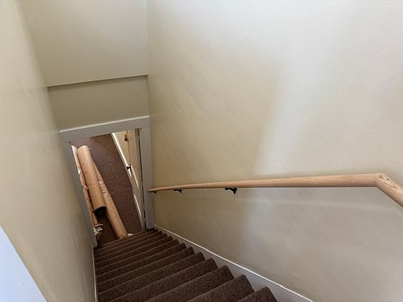4th image of 641 Forest Ave #2