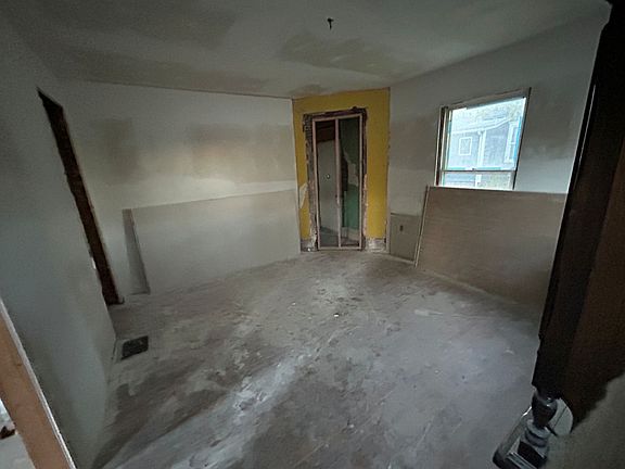 2nd image of 507 W Clinton Ave