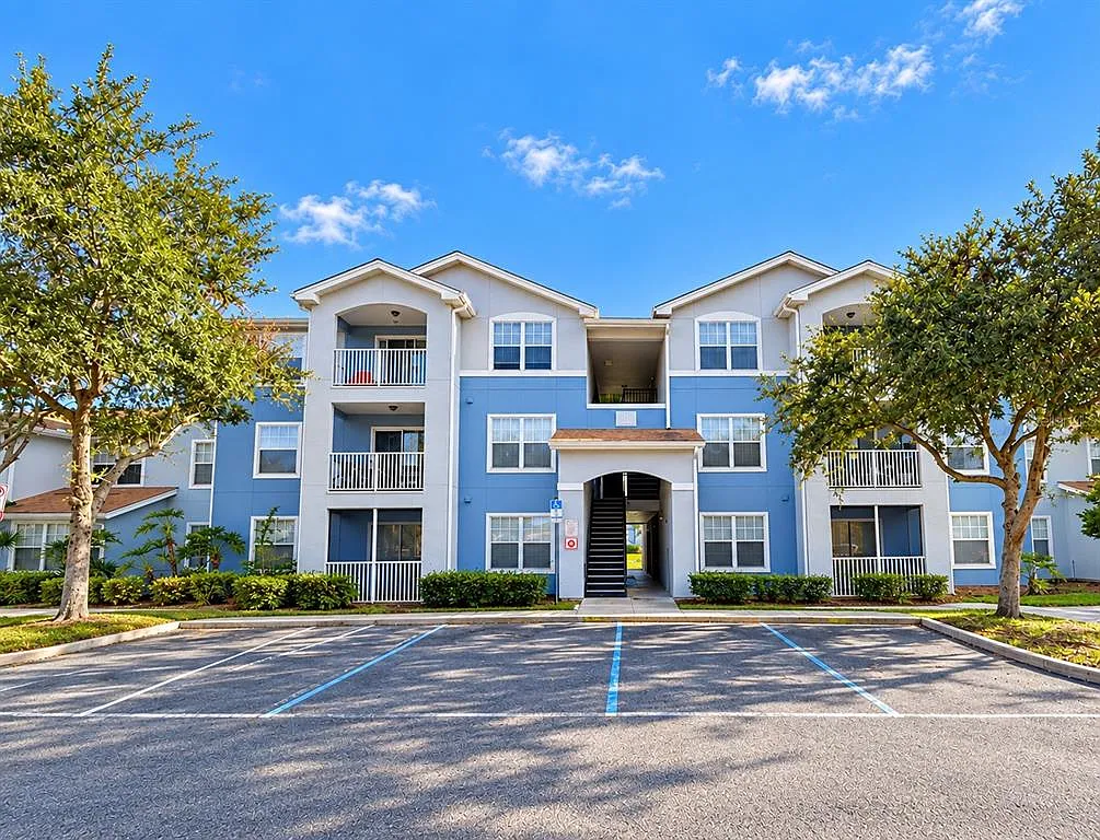3 bed, 2.0 bath, 1231 sqft, $1,950 — Photo 1