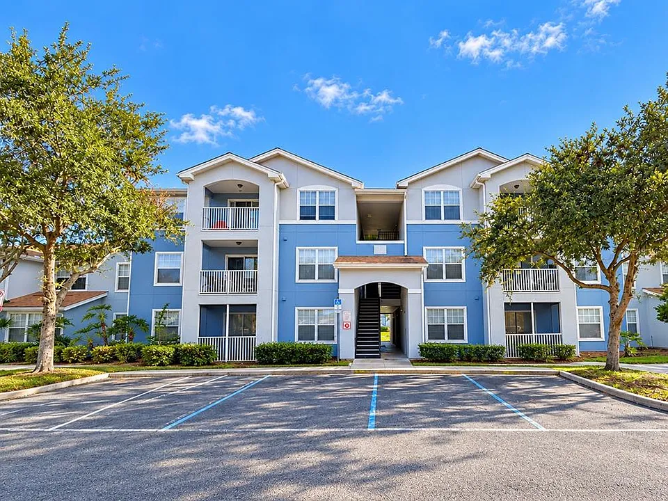 5848 Lake Pointe Village Cir #411