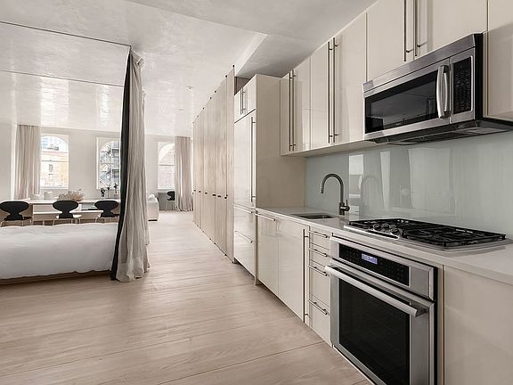 3rd image of 60 W 20th St APT 6J