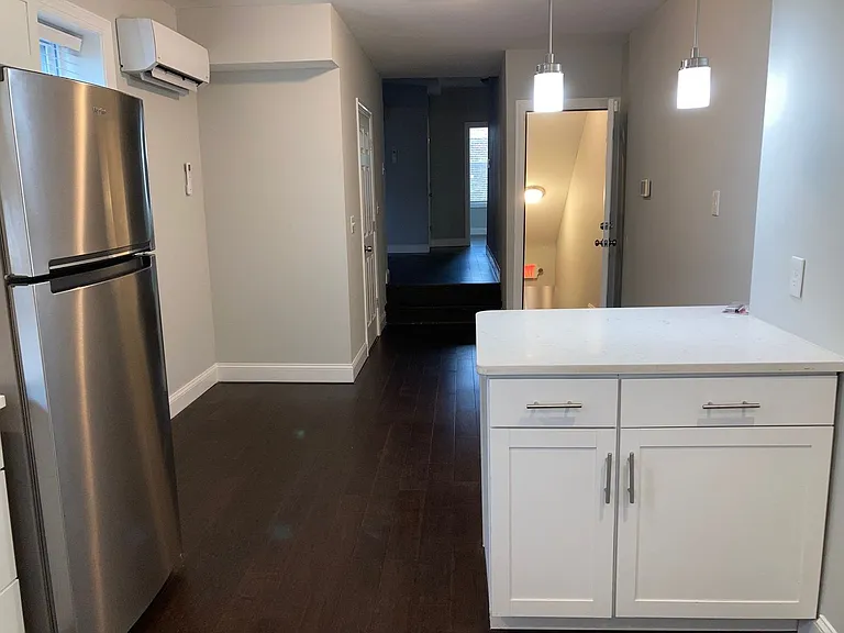 2225 W Thompson Street — Photo 2
