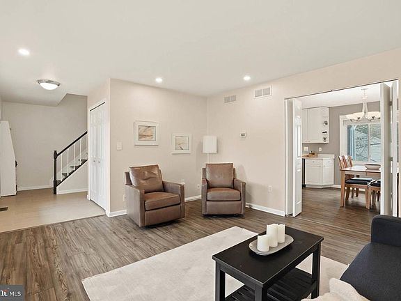 5th image of 525 Loughton Ln