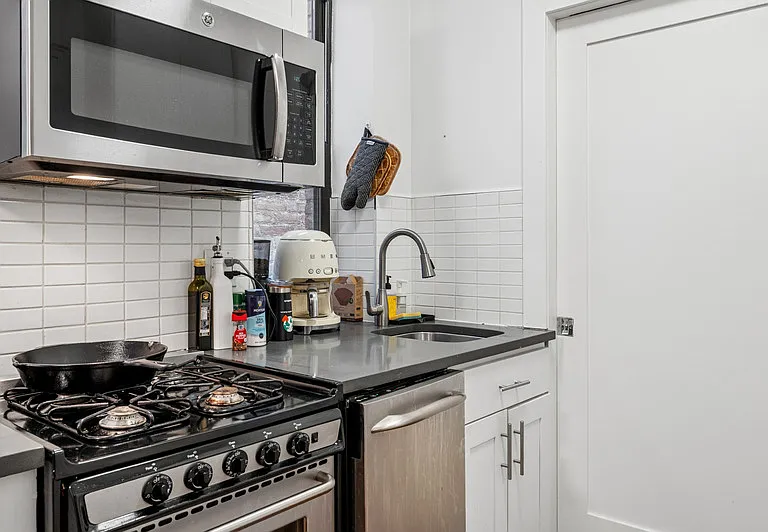 237 9th Ave #4D — Photo 5