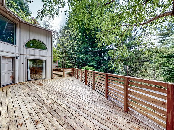 2nd image of 1010 Vista Dr